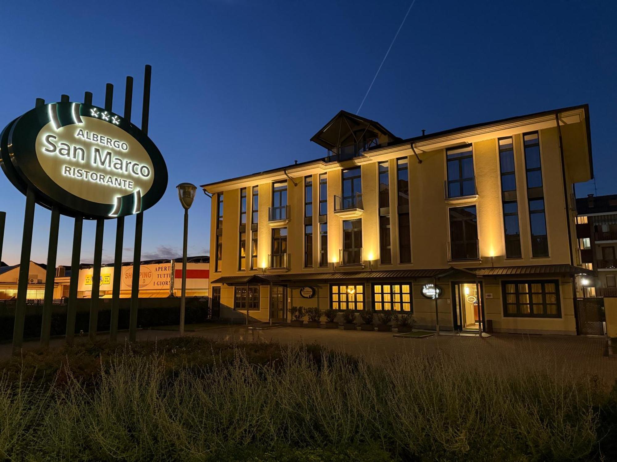 Albergo Ristorante San Marco Carmagnola Exteriör bild