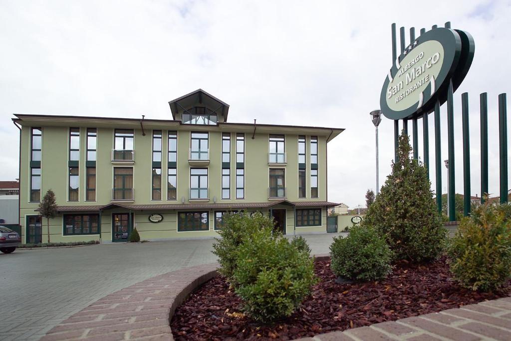 Albergo Ristorante San Marco Carmagnola Exteriör bild